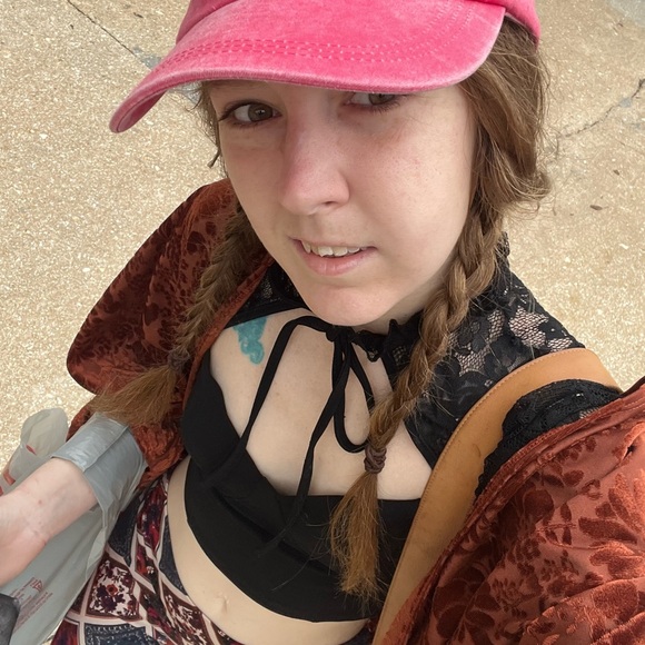 Meet your Posher, Amanda - Picture 3 of 9